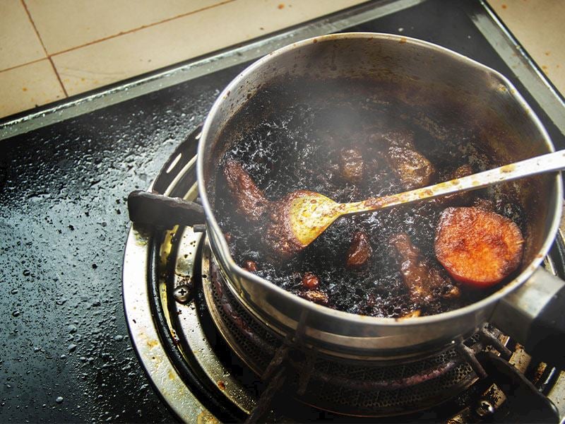 Mutfaktan Yanık Kokusu Nasıl Çıkar?