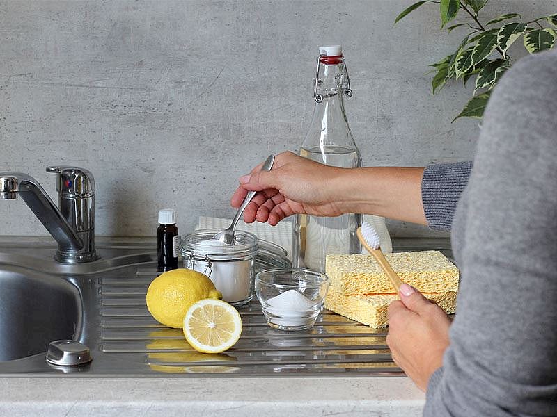 Parmak İzi Bırakmadan Mutfağı Temizlemenin 4 Tüyosu