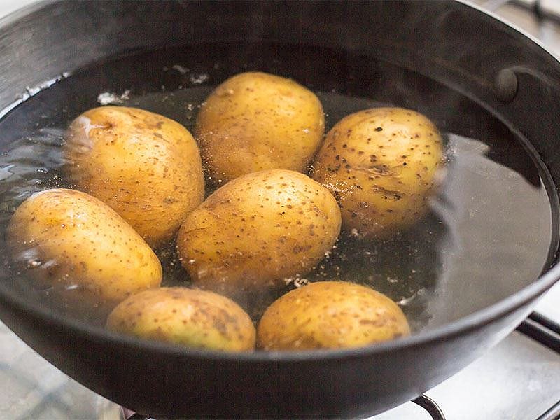Patates Haşlarken Dağılmasını Önleyen Pişirme Hilesi