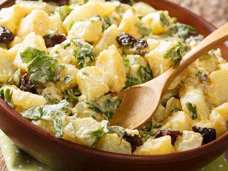Patates Salatasına Hangi Yeşillikler Konur?