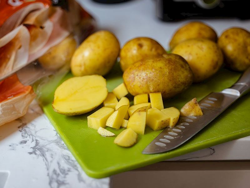 Patates Yemeği Yaparken Patates Mi Önce Pişer Soğan Mı?