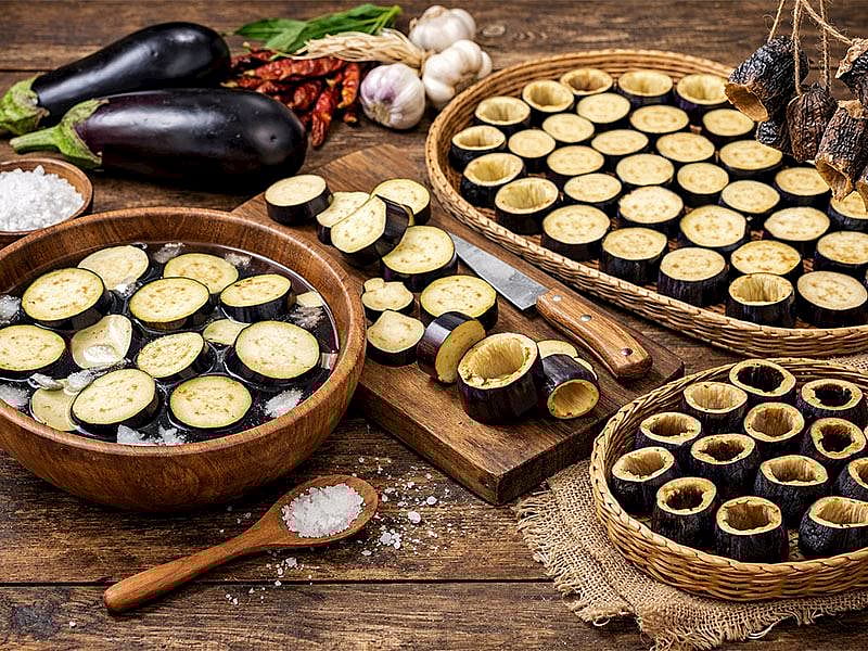 Patlıcan Kurutmadan Önce Tuzlu Suya Konur Mu? 