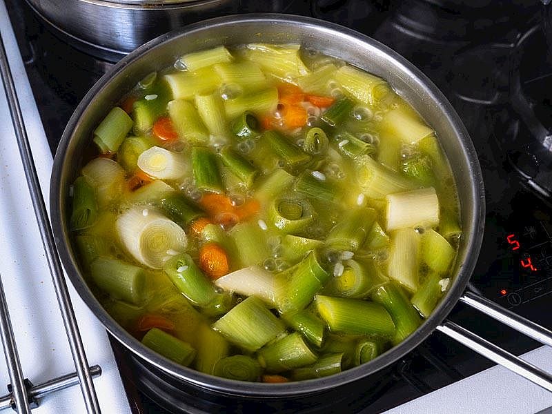 Pırasa Pişirirken Kokmaması İçin Ne Yapılır?