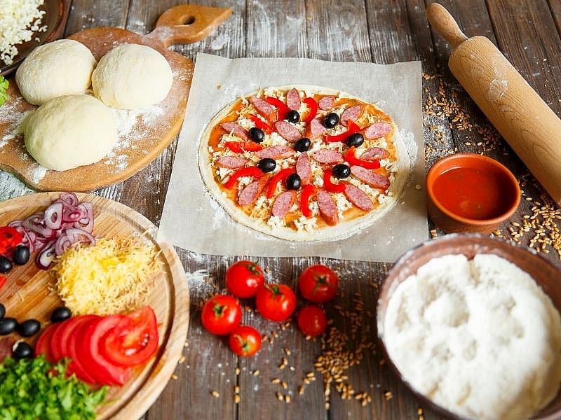 Pizza Hamuruna Zeytinyağı Konur Mu?