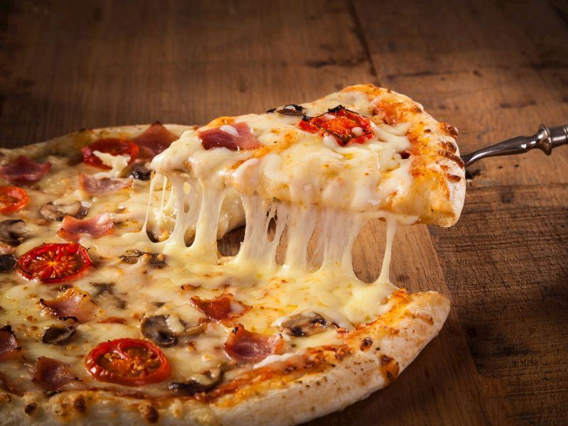 Pizza Yapımında Hangi Peynir Kullanılır: En İyi 8 Pizza Peyniri