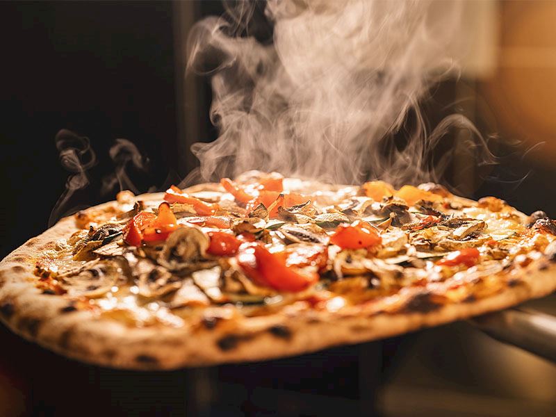 Pizzayı Taş Fırından Çıkmış Gibi Yapmanın Sadece 4 Sırrı Var