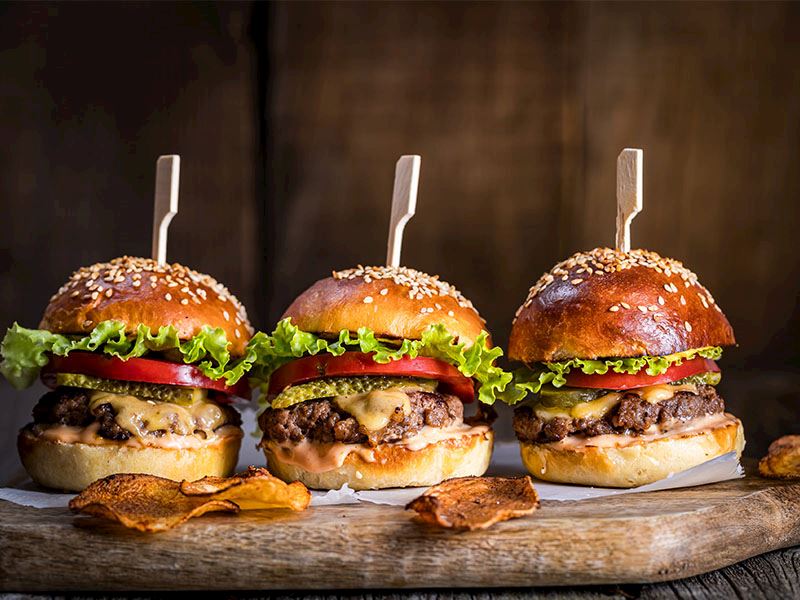 Sadece 15 Dakikada Hazırlanabilecek Şahane Ev Yapımı Hamburgerler
