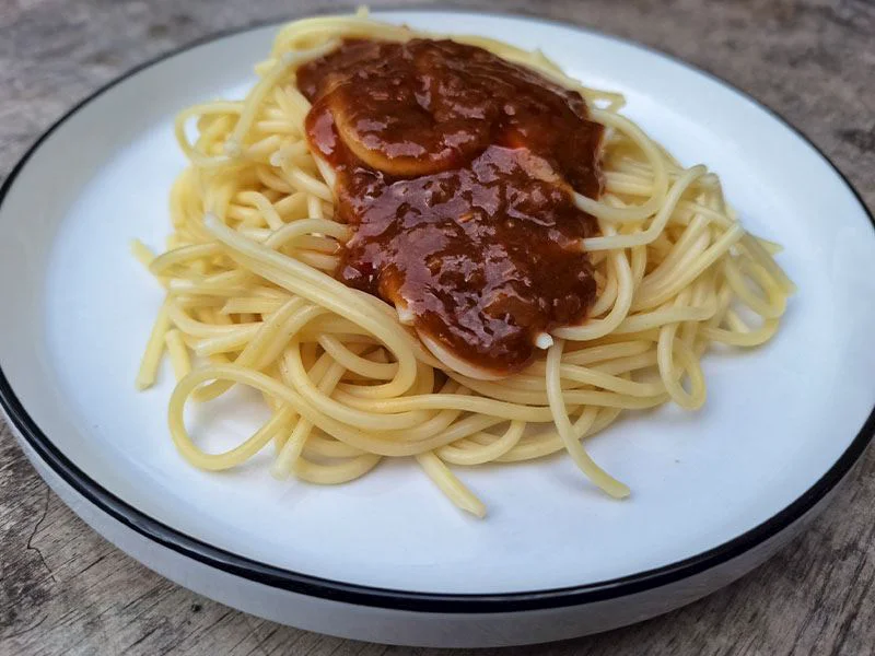 Salçalı Makarnaya Süt Konur Mu?