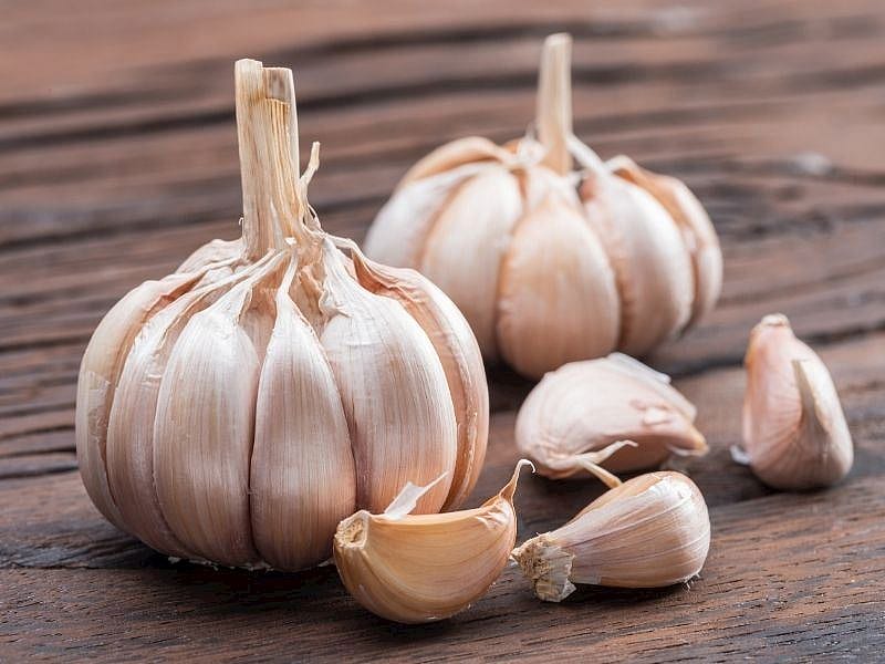 Sarımsak Soymak İçin 8 Kolay Yöntem