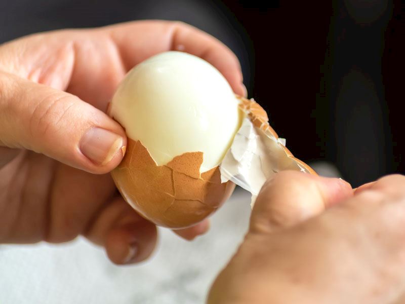 Sert Haşlanmış Yumurta Nasıl Soyulur?