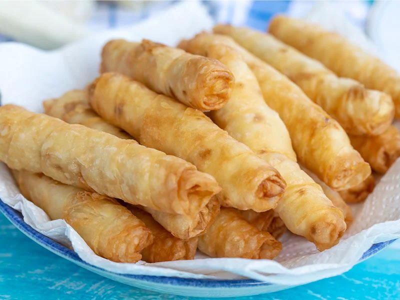 Sigara Böreği Yaparken Yufkaya Ne Sürülür?