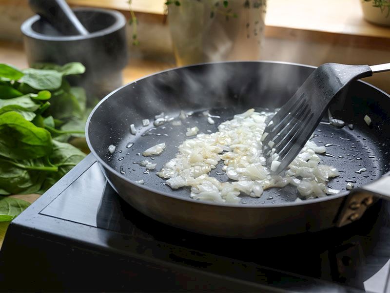 Soğan Yağsız Kavrulur Mu?