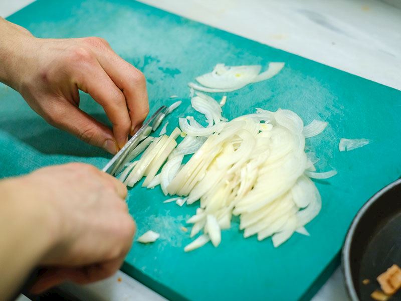 Soğanın Gözümüzü Yakmaması İçin Ne Yapmalıyız?