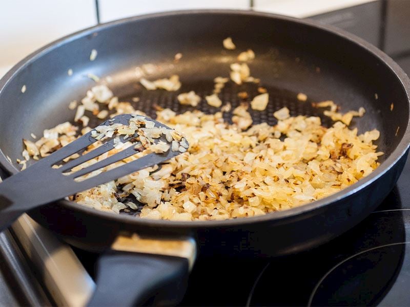 Soğanlar Neden Pembeleşene Kadar Kavrulur?