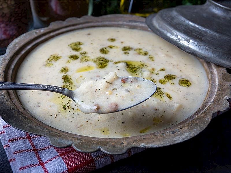 Soğuk Çorbaya Sarımsak Konur Mu?