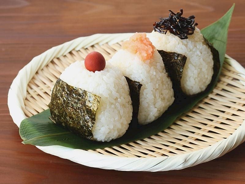 Somonlu Onigiri Nasıl Yapılır?
