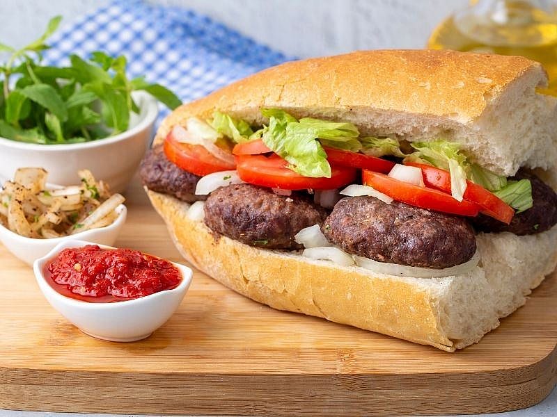 Stadyumların Vazgeçilmezi Maç Köftesi Nasıl Yapılır?