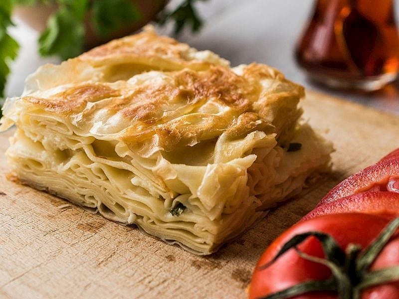 Su Böreği Hamuruna Yumurta Konur Mu?