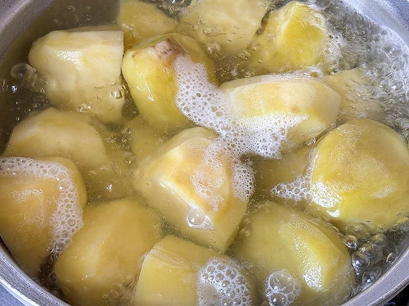 Su Kaynadıktan Kaç Dakika Sonra Patates Haşlanır?