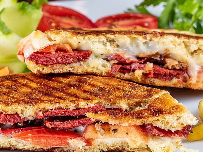 Sucuklu Tost Yaparken Sucuk Önceden Pişirilir Mi?