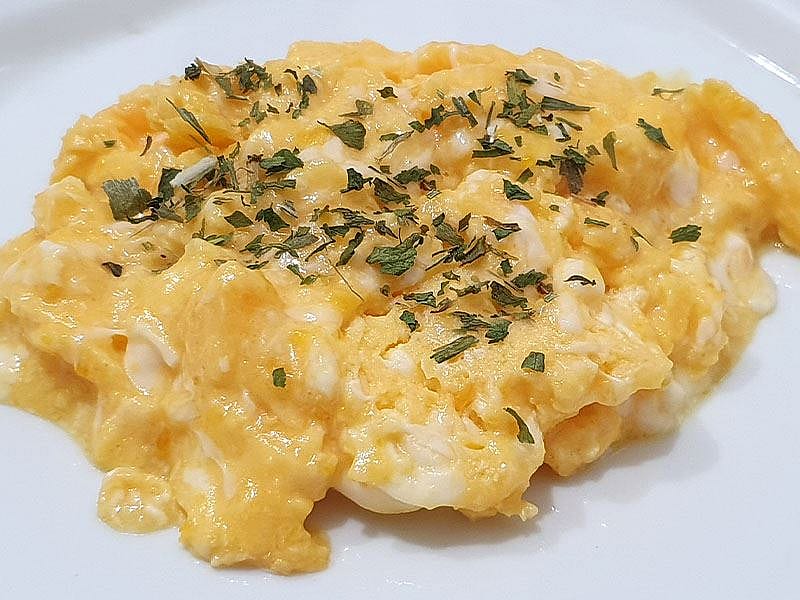 Süzme Peynirli Yumurta Nasıl Yapılır?