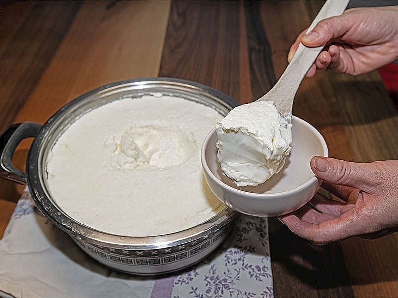 Süzme Yoğurdun Ekşiliğini Ne Alır?