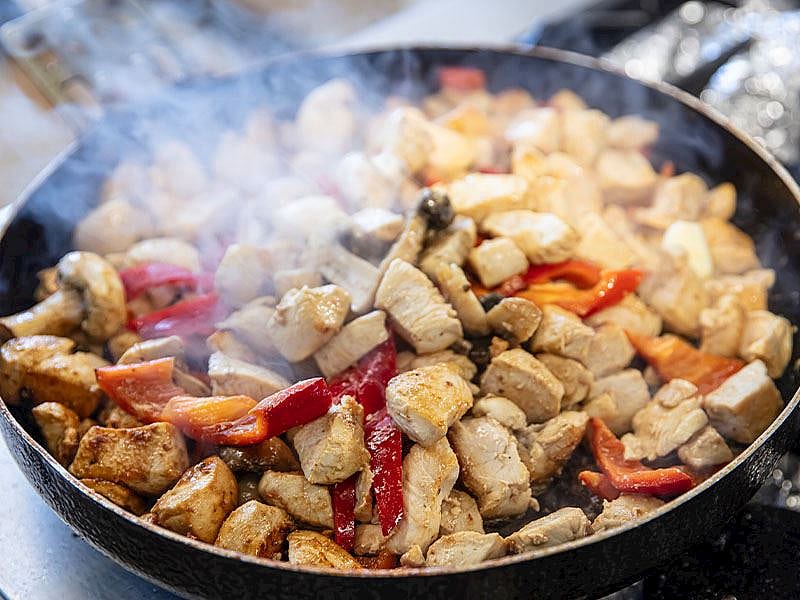 Tavuk Sote Yaparken İçine Su Konur Mu?