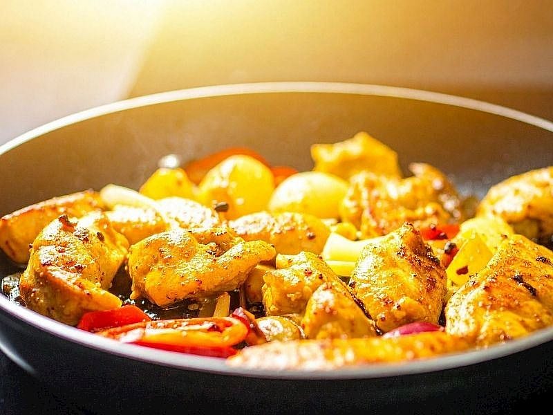 Tavuk Sotede Önce Soğan Mı, Yoksa Tavuk Mu Kavrulur?