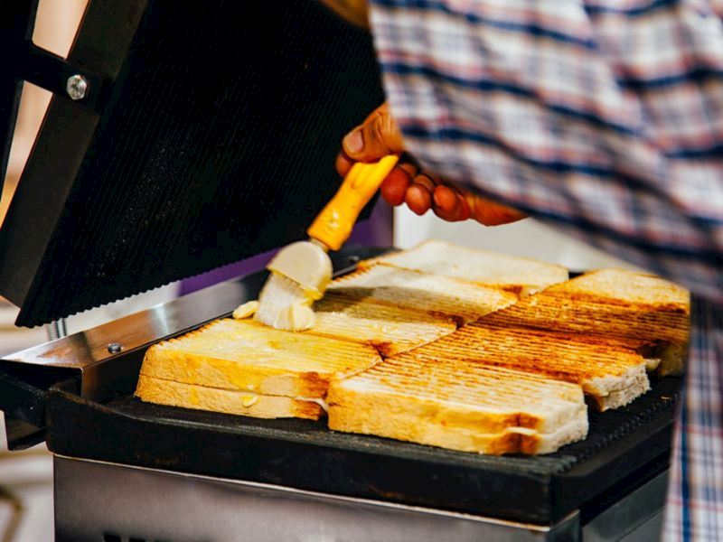 Tost Makinesi Nasıl Temizlenir?