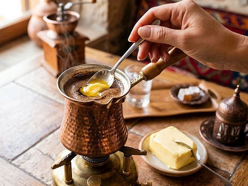 Türk Kahvesine Neden 1 Kaşık Tereyağı Eklenir? 