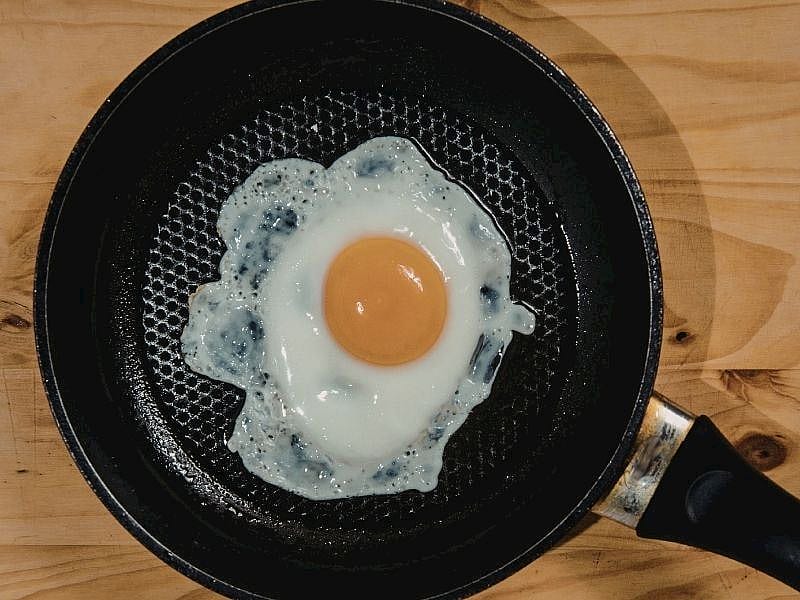 Yapışmaz Tavaların Ömrünü Bitiren 4 Hata