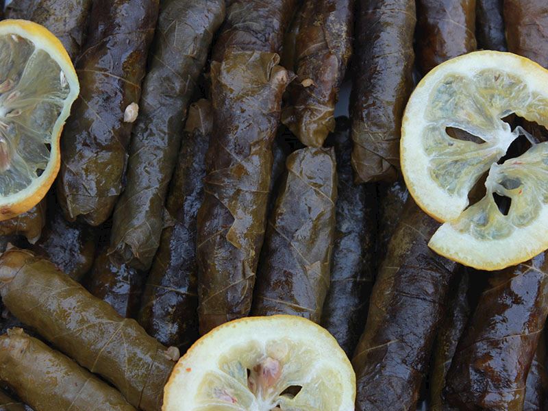 Yaprak Sarmasına Neden Maden Suyu Konur?