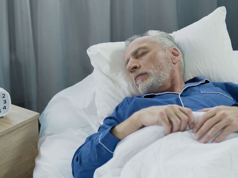 Yaşlı Yetişkinlerde Uyku Sorunları: Kaç Saat Uyumalı?