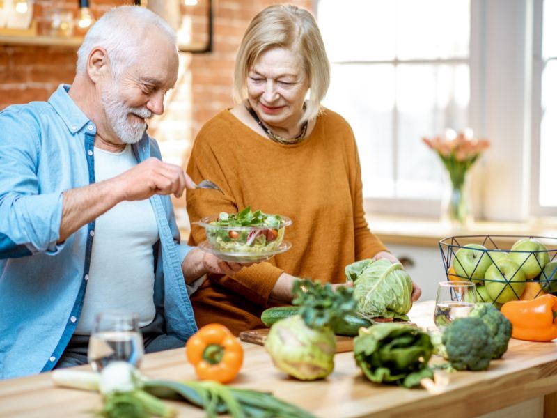 Yaşlılık Döneminde Beslenme Nasıl Olmalı?