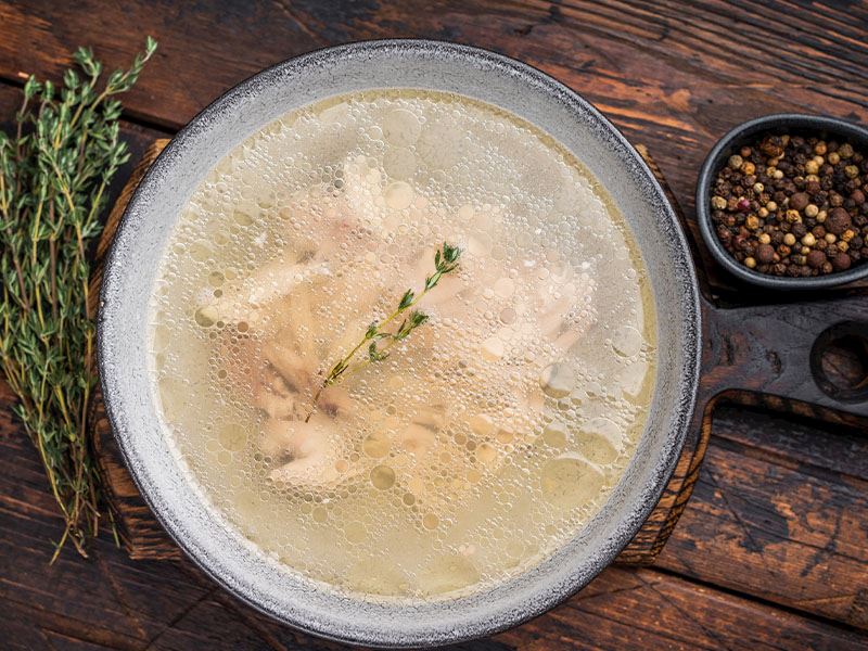 Yemeklere Tavuk Suyu Yerine Atabileceğiniz 7 Şey