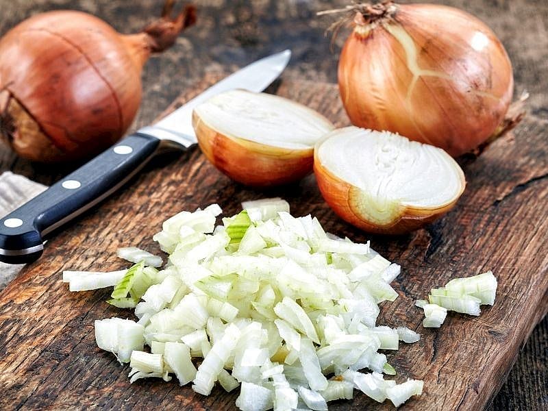Yemeklerin Lezzetini Katlayan Soğan Terletme Yöntemi