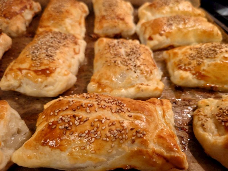 1 ÇAY KAŞIĞI MAYAYLA KAT KAT ZARF BÖREĞİ TARİFİ