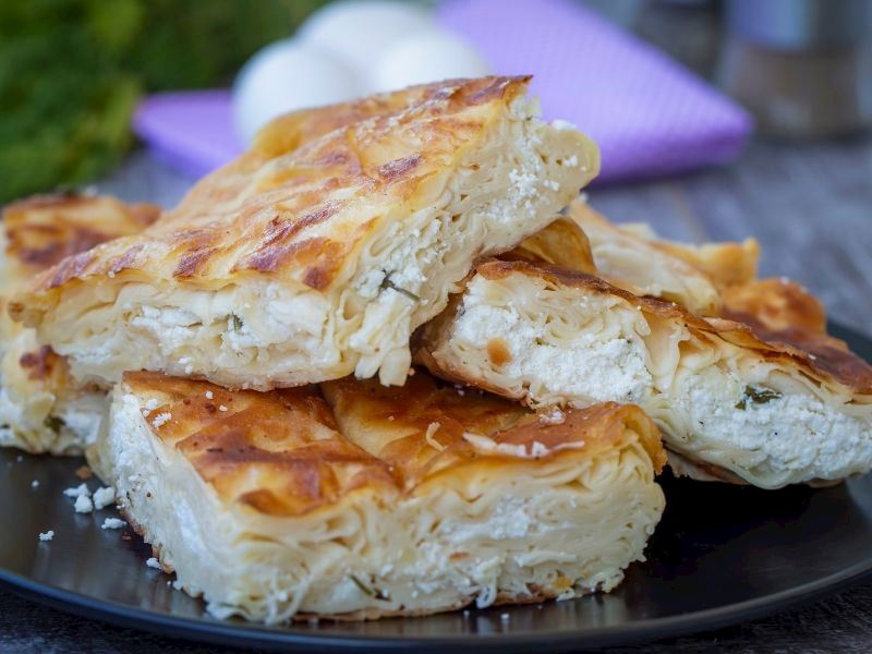 10 DAKİKADA PEYNİRLİ BÖREK TARİFİ