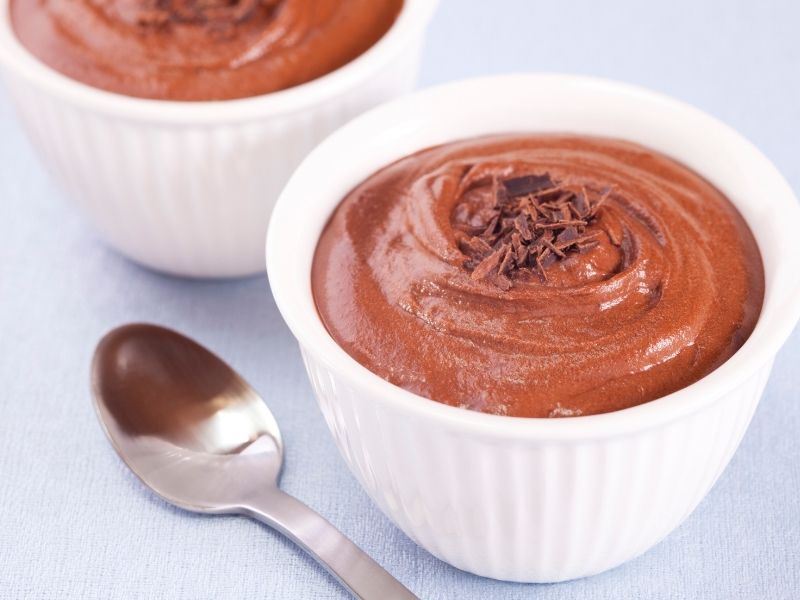 4 Malzemeli Pişmeyen Kakaolu Puding Tarifi