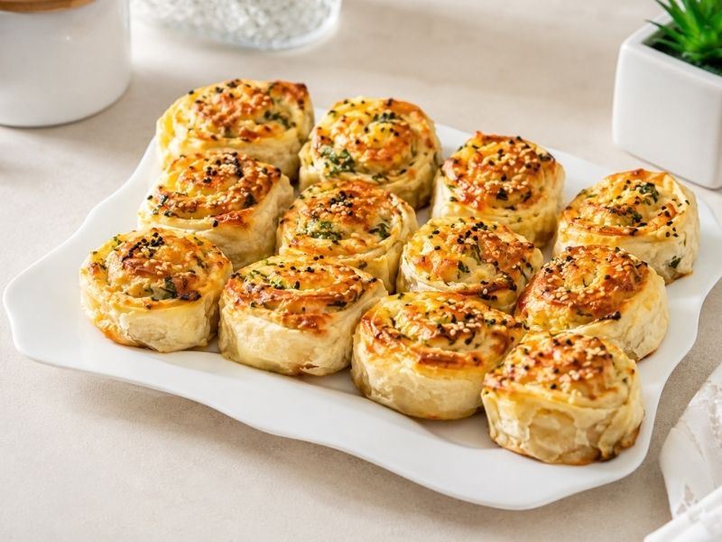 5 Dakikada Hazırlanan Kahvaltılık Börek Tarifi