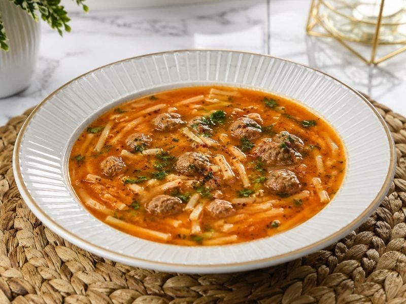 Anne Usulü Köfteli Kesme Çorba Tarifi
