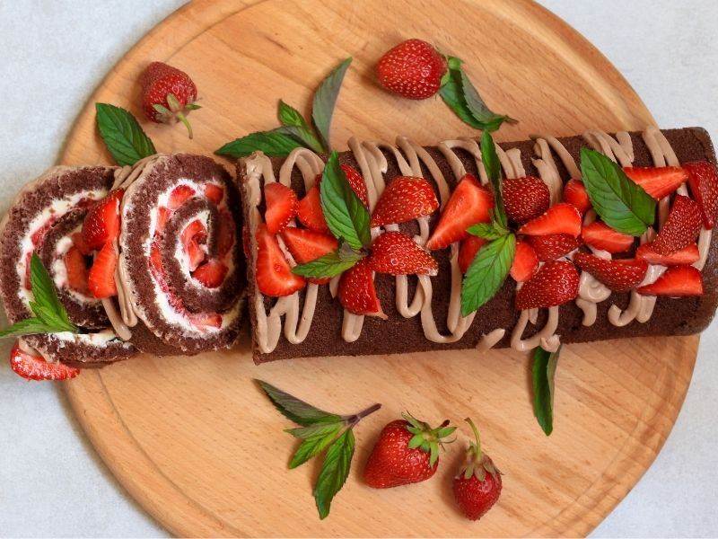 Az Ölçülü Çilekli Rulo Pasta Tarifi