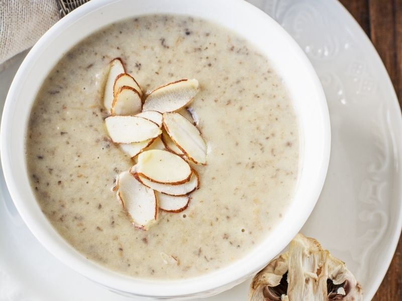 Bademli Kremalı Mantar Çorbası Tarifi