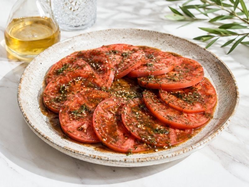 BALZAMİK SOSLU PEMBE DOMATES SALATASI TARİFİ