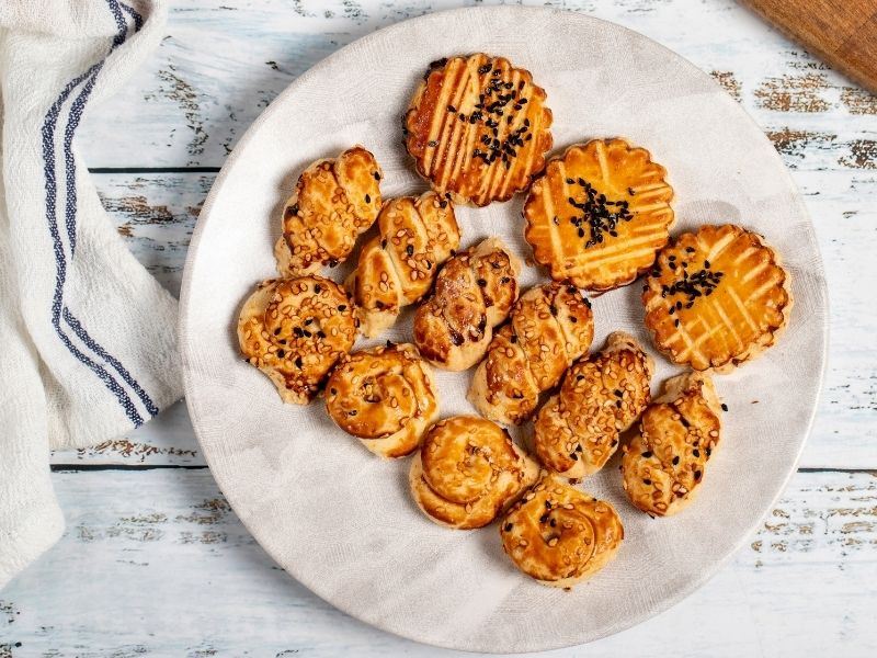 BAYATLAMAYAN TUZLU KURABİYE TARİFİ