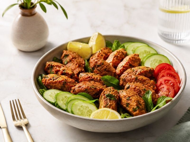 ÇAY SAATLERİNE YAKIŞAN SÖĞÜŞLÜ KISIR KÖFTESİ