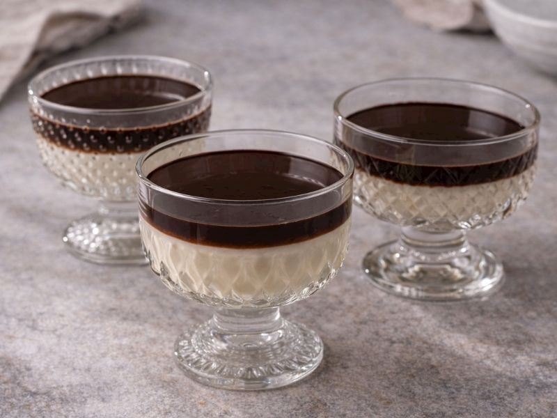 ÇİKOLATA SOSLU SARAY MUHALLEBİSİ TARİFİ