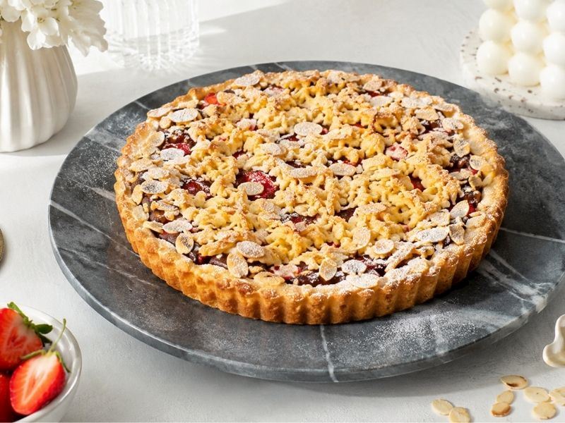ÇİLEKLİ ÇİKOLATALI TURTA TARİFİ