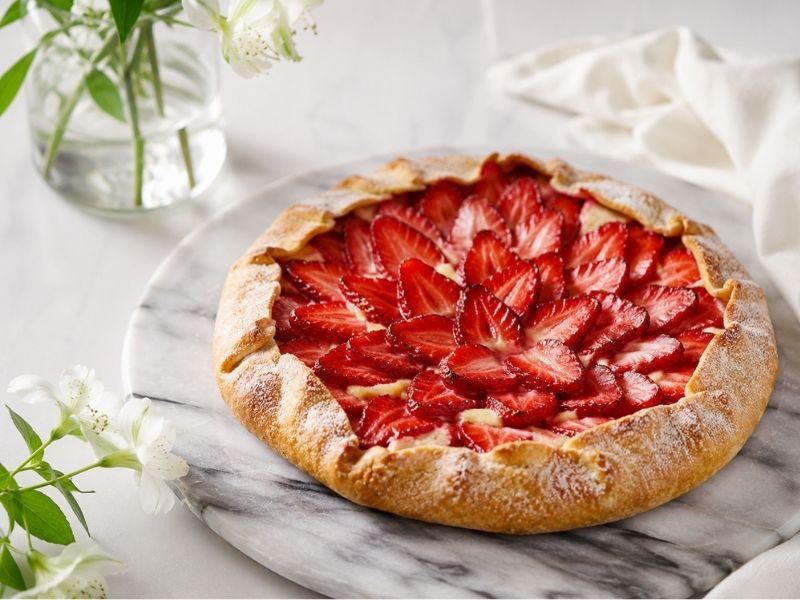 Çilekli Peynirli Tart Tarifi