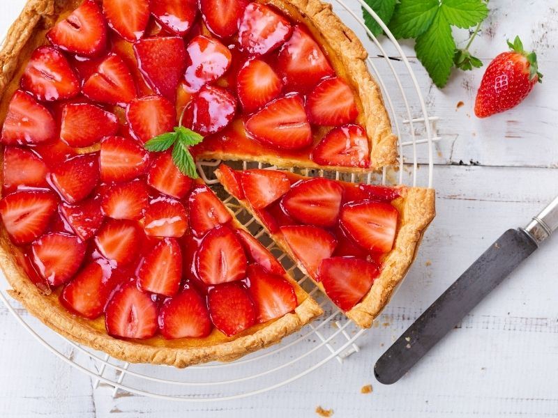 ÇİLEKLİ TURTA TARİFİ